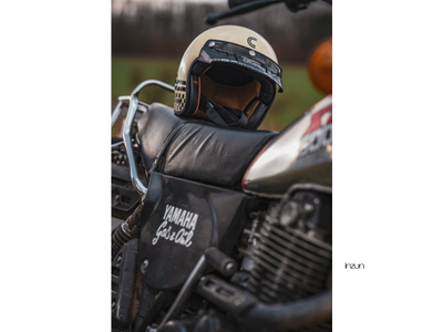 Helmetë moto CASSIDA ESO Forty Nine 2026, fiberglass, retro, krem e zezë