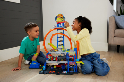 Set garazh lodër Hot Wheels Mega Loop Garage, disa nivele, me loop të dyfishtë, shumëngjyrësh