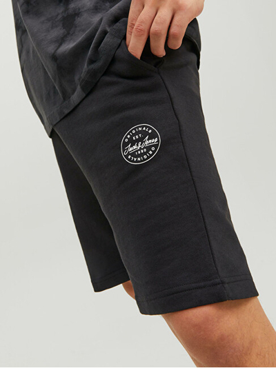 Pantallona të shkurtë Jack&Jones JPSTSHARK Comfort Fit, të zi