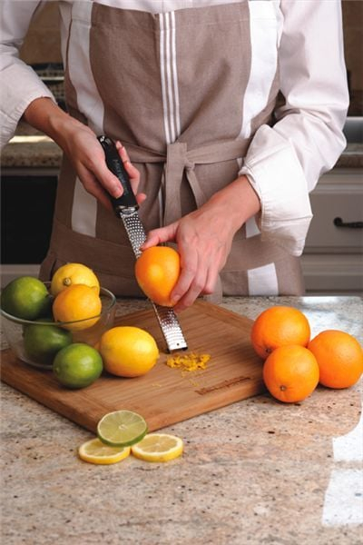 Rende Microplane Premium, grirëse edhe zester, çelik inox, e zezë