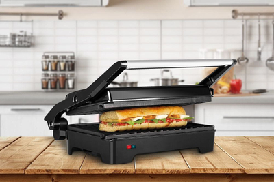 Toster për sanduiçe ECG S 2070 Panini, 1200W, sipërfaqe mos-ngjitëse, i zi me argjend