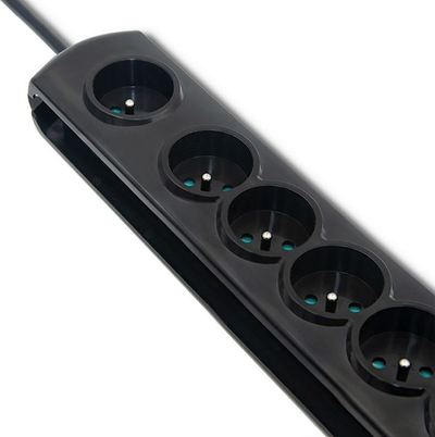 Prizë zgjatese Qoltec 50171 me mbrojtje, 7 dalje, kabllo 1.5 m, e zezë