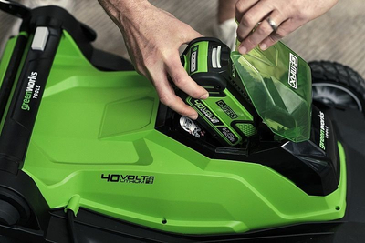 Kosë bari me bateri Greenworks G40LM41K4, 40V, 41 cm, 4Ah, jeshile me të zezë