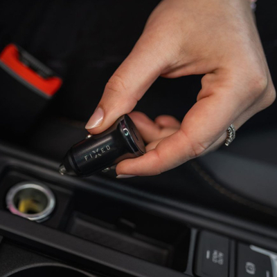 Полнач за автомобил FIXED, USB C, Power Delivery 20W, црн