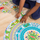 Puzzle për dysheme Melissa &amp; Doug Round the Shore, 48 copa, diametër 68.5 cm, shumëngjyrësh