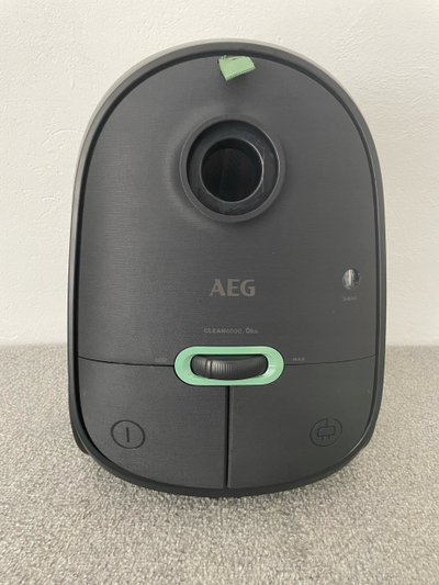 Правосмукалка AEG Clean 6000 ECO AB61C2OKO, со ќесе, куќиште од 65% рециклирана пластика, сива