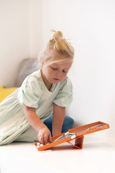 Магнетска игра Scratch Europe Робот 2‑во‑1, 15 парчиња, 15.5 cm, црвена