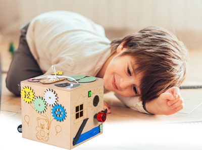 Lodër edukative Montessori Sensory Manipulation Cube 16in1, dru, për kalamaj 3+