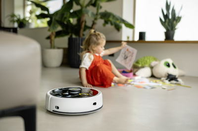 Robot pastrues Kärcher RCF 3, për dysheme të forta, me aplikacion, i verdhë
