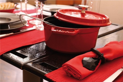 Tenxhere gize Staub Round Cocotte, 18cm, 1.7L, e kuqe