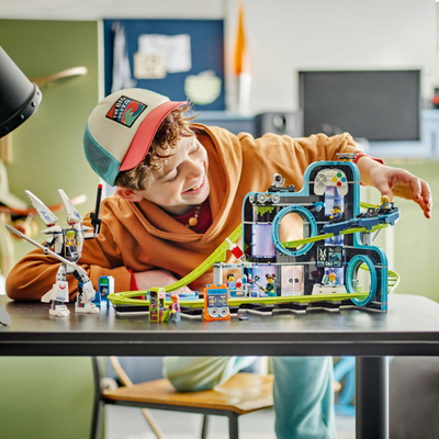 Set për me ndërtu LEGO City 60421 Robot World, park me tren ashensori, 8+ vjeç, shumëngjyrësh