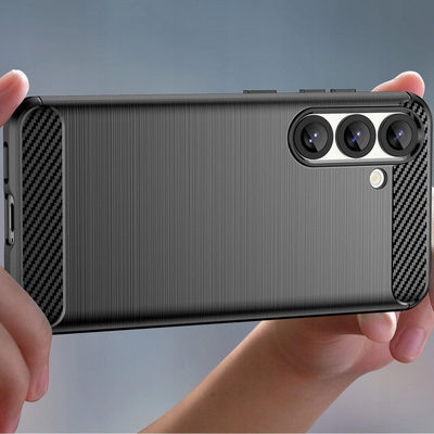 Futrollë silikonë Carbon për Samsung Galaxy M06 5G, fleksibël, e zezë