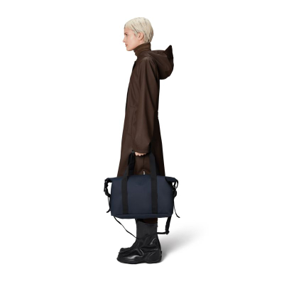 Çantë udhëtimi Rains Hilo Weekend Bag Small, që s’e kap uji, me rrip shpatulle, blu e errët
