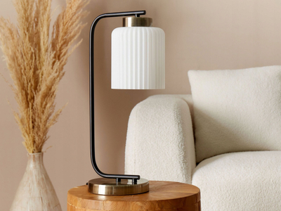 Lampë tavoline Beliani Caudelo, metal, këmbë e zezë, abazhur i bardhë