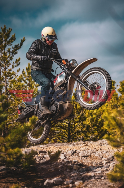 Helmetë moto CASSIDA Eso Forty Nine, e hapur neo retro, krem e zezë, 2026