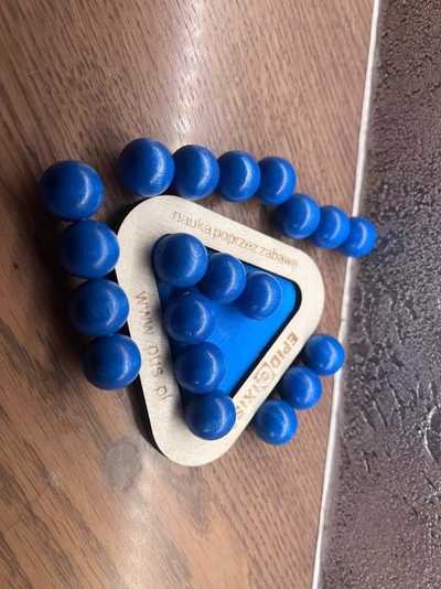 Puzzle druri Epideixis Logical Pyramid, lojë logjike 3D, bazë trekëndore, blu