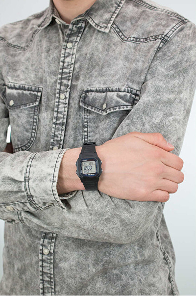 Orë digjitale për meshkuj Casio, e zezë