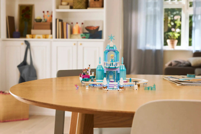 Lodër konstruktore LEGO Disney 43281, Kështjella e akullt e Elsës, me slitë në shina, shumëngjyrëshe