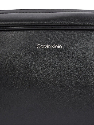 Çantë kozmetike për meshkuj Calvin Klein, e zezë
