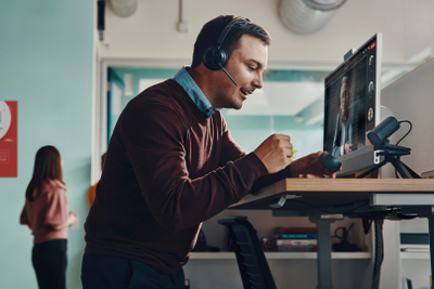 Kufje Bluetooth HP Poly Voyager Focus 2-M, Microsoft Teams, me bazë karikimi, të zeza