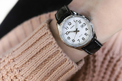Orë për femra Casio, e zezë