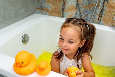 Lodër për banjo Care Mom's Ducks For Bathing, 3 rosakë silikoni, tableta që ngjyrosin ujin, portokalli