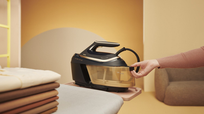 Stacion hekurosje me avull Philips PerfectCare 6000 PSG6064/80, OptimalTEMP, depozitë 1.8L, i zi