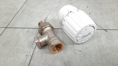 Termostat radiatori Danfoss RA2990 RA-FN 15 A, set me valvul, i bardhë