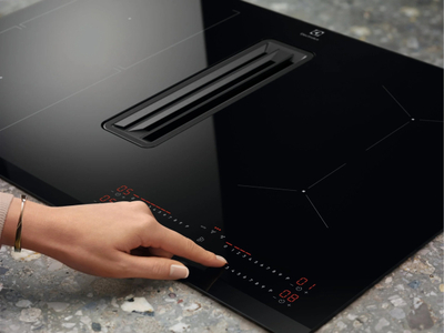 Индукциска плоча Electrolux Extractor Hob, 80 cm, вграден аспиратор, црна