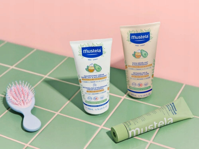 Spray flokësh Mustela Baby për krehje të lehtë dhe ushqim, për flokë të gjatë kaçurrela, 200ml
