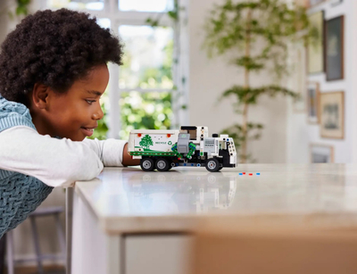 Set LEGO Technic MACK LR Electric Garbage Truck 42167, kamion mbeturinash, shumëngjyrësh