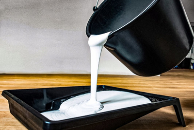 Kovë ndërtimi Geko, 16 L, me grykë, e zezë