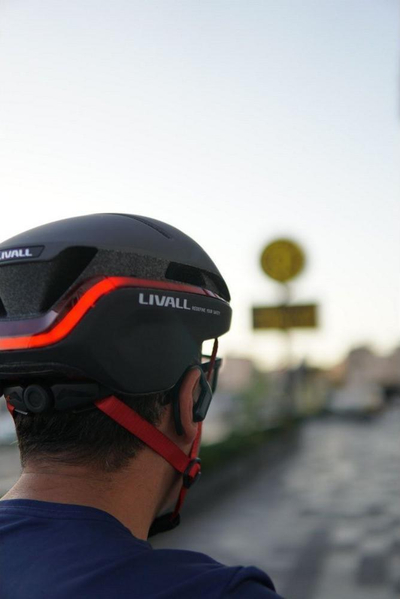 Helmetë biçiklete Livall EVO21, madhësia M 54-58 cm, LED inteligjent, e bardhë