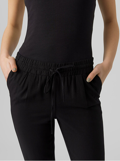 Pantallona VERO MODA VMJESMILO Regular Fit, të zi