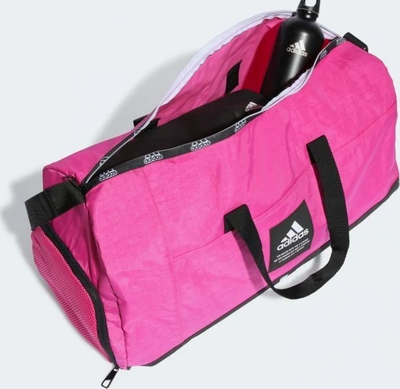 Çantë sportive adidas 4Athlts Duffel Medium, plot xhepa, rrip shpatulle që rregullohet, rozë