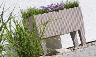 Vazo dekorative me këmbë Rattan Large Planter, e madhe, për ambiente të brendshme, e bardhë