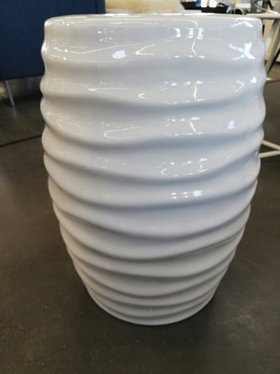 Стол Парис, дијаметар 35 cm, висина 40.5 cm, крем со златно