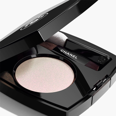 Hija për sy Chanel Ombre Essentielle, me qëndrueshmëri të gjatë, e gjelbër