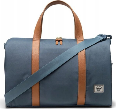Дафл чанта Herschel Supply Novel Carry On, 26.5L, со преграда за лаптоп, сино Mirage со бели шевови