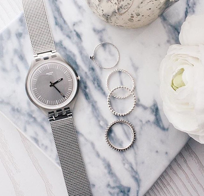 Orë dore Swatch SVOM100M