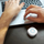 Buton i mençur Shelly Blu Button1, Bluetooth, kompakt, i bardhë