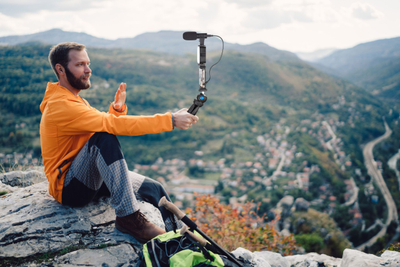Set vloggingu Cellularline Tripod C Micro, mikrofon i jashtëm, dritë LED, i zi