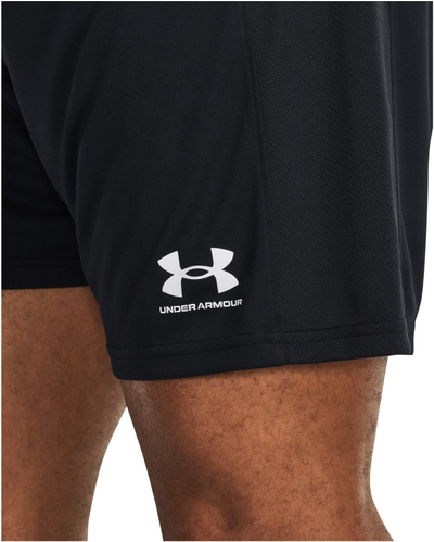 Pantallona të shkurtra sportive Under Armour Challenger Knit, meshë, tharje e shpejtë, të zeza