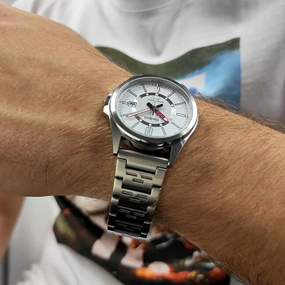 Orë për meshkuj Casio, e argjendtë