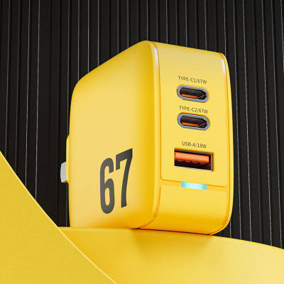 Karikues muri WEKOME WP-U141 Tint Series, GaN 67W, 2x USB-C 1x USB-A, i verdhë