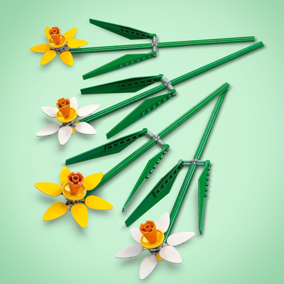 Lodër ndërtime LEGO Icons Daffodils 40747, set lulesh dekorative, 8+