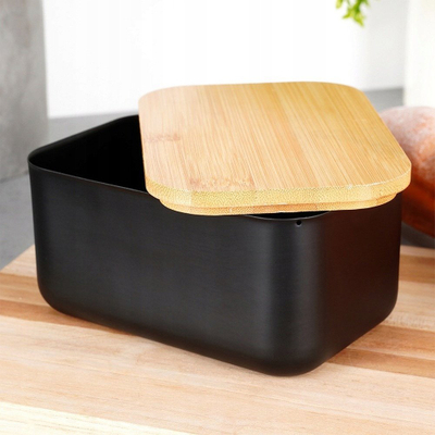 Enë gjalpi Vilde Butter Dish Steel, çelik karboni, kapak bambuje, e zezë