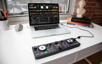 DJ Kontrolleri Numark DJ2GO2 Touch, 2 kanale, Serato DJ Lite, i zi