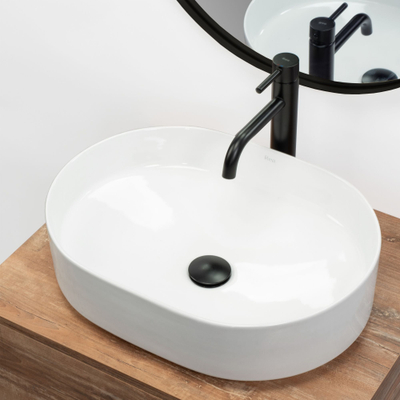 Lavabo mbi banak Rea Nadia Mini, oval qeramike, me rubinet të zi, e bardhë
