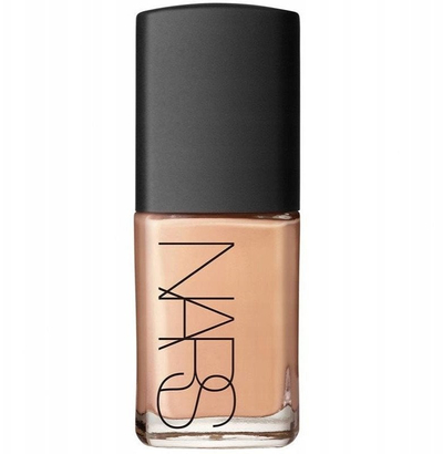 Fondatinë Nars Sheer Glow, mbulim i lehtë deri mesatar, efekt me shkëlqim, shumë nuanca